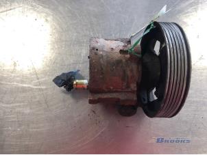 Usados Bomba de dirección asistida Renault Kangoo (KC) 1.4 Precio € 24,00 Norma de margen ofrecido por Autobedrijf Brooks
