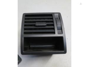 Begagnade Luftmunstycke, instrumentbräda Volkswagen Transporter T5 1.9 TDi Pris € 20,00 Marginaltabell erbjuds av Autobedrijf Brooks
