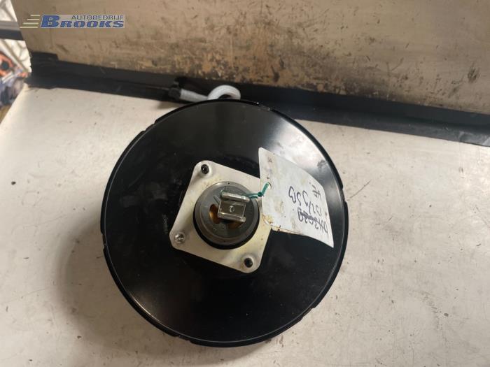 Brake servo from a Dacia Duster (HS) 1.5 dCi 2016