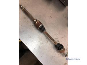 Used Front drive shaft, right Dacia Duster (HS) 1.5 dCi Price € 50,00 Margin scheme offered by Autobedrijf Brooks