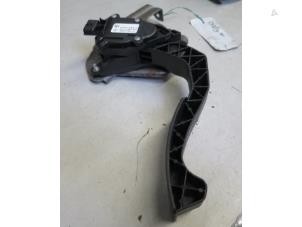 Used Accelerator pedal Dacia Duster (HS) 1.5 dCi Price € 65,00 Margin scheme offered by Autobedrijf Brooks