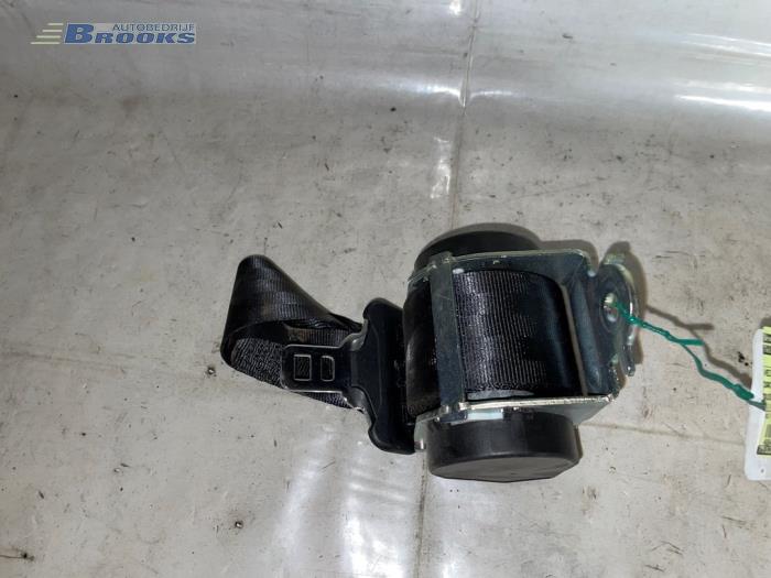 Rear seatbelt, left from a Dacia Duster (HS) 1.5 dCi 2016
