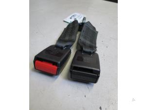 Used Rear seatbelt buckle, left Dacia Duster (HS) 1.5 dCi Price € 40,00 Margin scheme offered by Autobedrijf Brooks