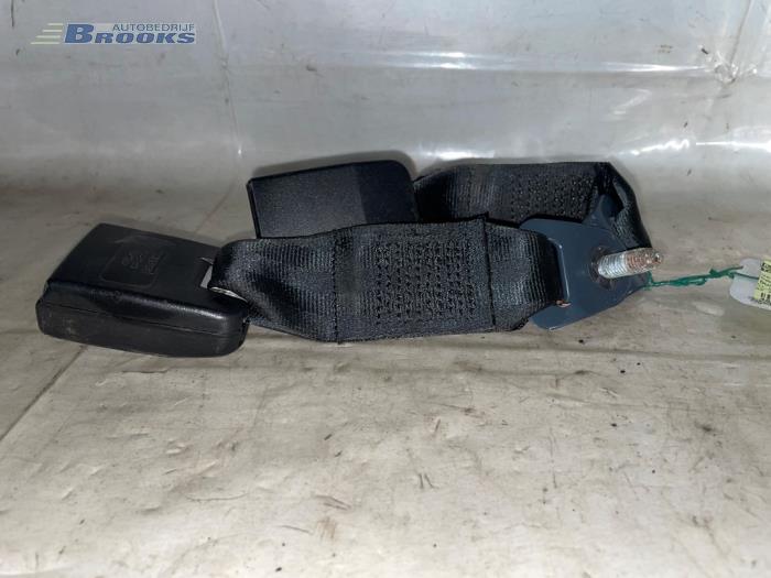 Rear seatbelt buckle, centre from a Dacia Duster (HS) 1.5 dCi 2016