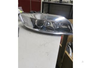 Used Headlight, right Audi Q7 Price € 60,00 Margin scheme offered by Autobedrijf Brooks