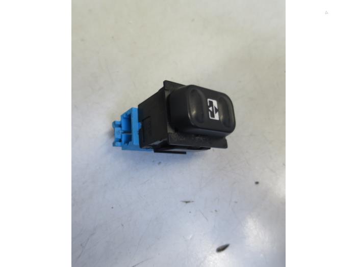 Usados Interruptor de ventanilla eléctrica Peugeot 607 (9D/U) 3.0 V6 24V Precio € 10,00 Norma de margen ofrecido por Autobedrijf Brooks