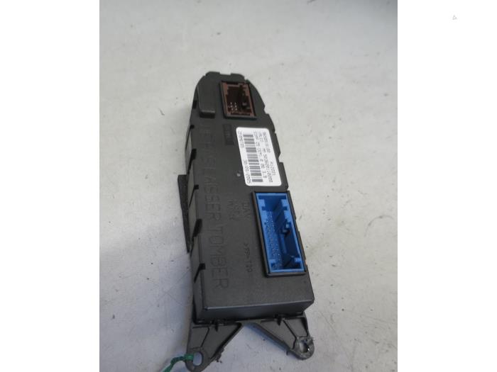 Używane Modul Comfort Peugeot 607 (9D/U) 3.0 V6 24V Cena € 65,00 Procedura marży oferowane przez Autobedrijf Brooks