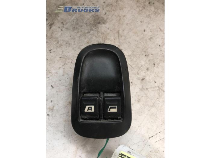 Electric window switch from a Peugeot 206 (2A/C/H/J/S) 1.4 XR,XS,XT,Gentry 1999