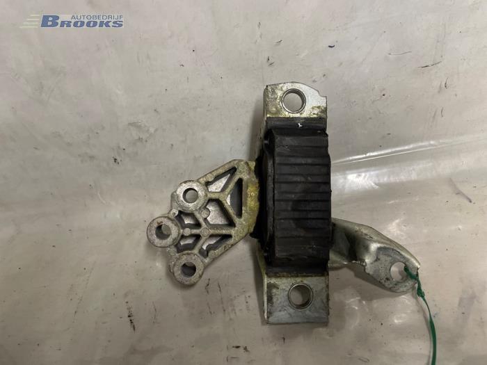 Engine mount from a Fiat Panda (169) 1.2 Fire 2010