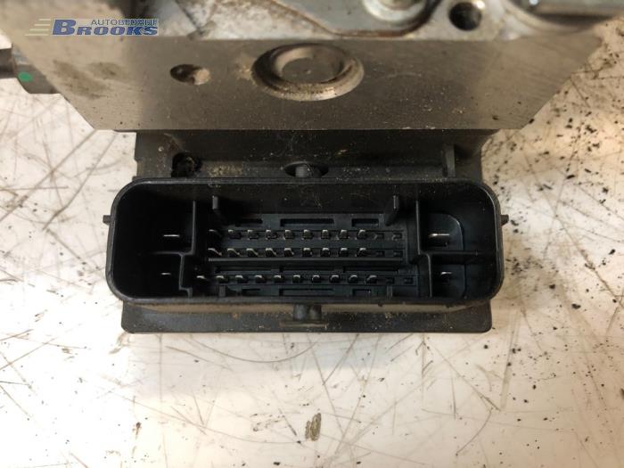 Begagnade ABS-pump Ford Ka II 1.2 Pris € 80,00 Marginaltabell erbjuds av Autobedrijf Brooks