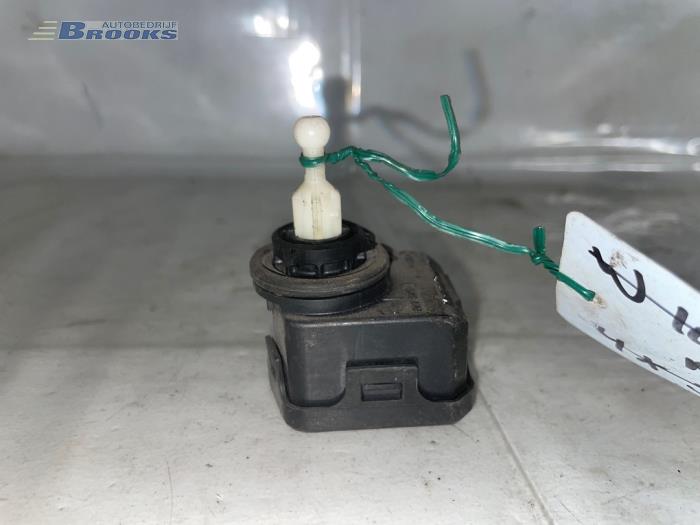 Headlight level adjustment motor