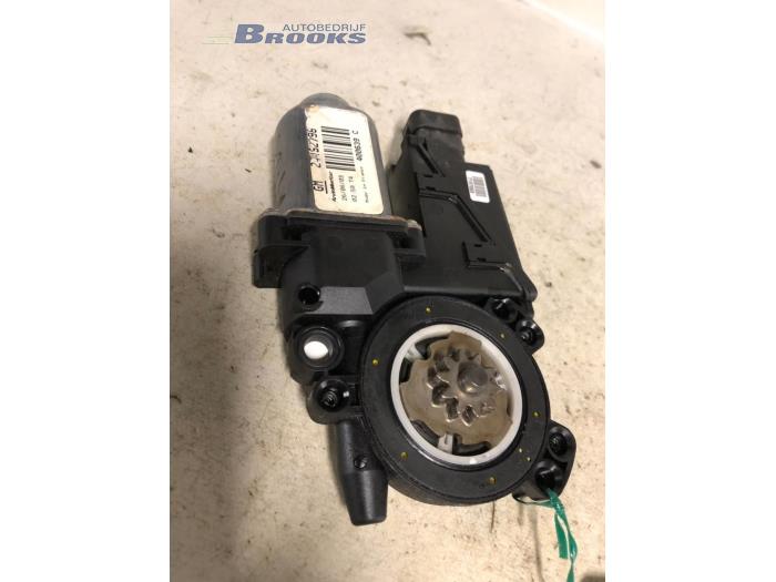 Usados Motor de ventanilla de puerta Opel Combo (Corsa C) 1.7 DTI 16V Precio € 15,00 Norma de margen ofrecido por Autobedrijf Brooks