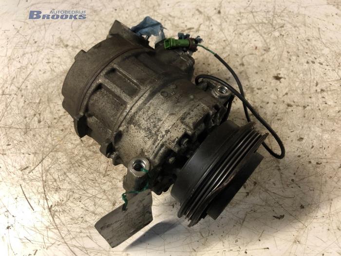 Usagé Compresseur de clim Volkswagen Passat (3B3) 1.9 TDI 130 Prix € 15,00 Règlement à la marge proposé par Autobedrijf Brooks