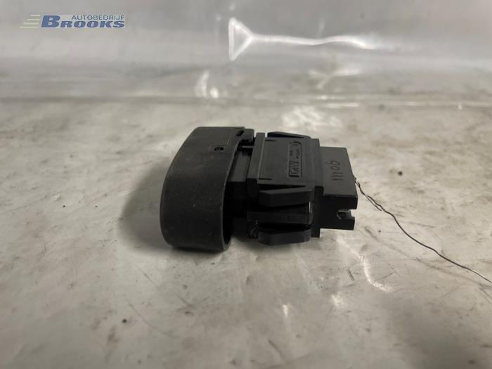 Rear window heating switch from a Renault Kangoo Express (FC) 1.6 16V 2005