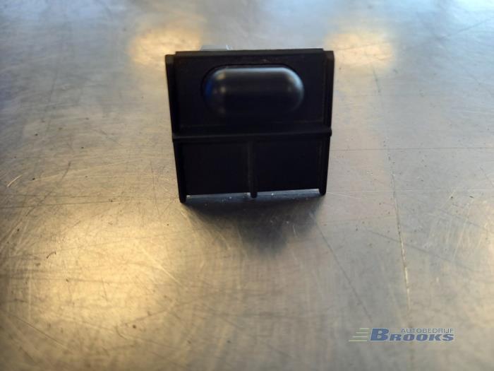 Begagnade Sensor (övriga) Volkswagen Passat (3B3) 1.9 TDI 130 Pris € 5,00 Marginaltabell erbjuds av Autobedrijf Brooks