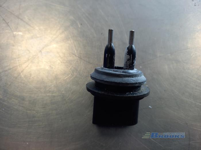 Windshield washer fluid level sensor