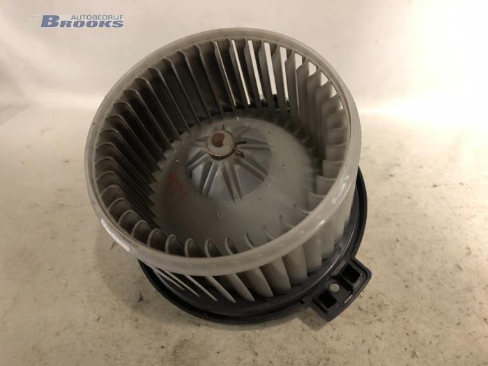 Heating and ventilation fan motor from a Toyota Yaris (P1) 1.3 16V VVT-i 2004