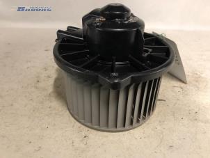Usados Motor de ventilador de calefactor Toyota Yaris (P1) 1.3 16V VVT-i Precio € 32,00 Norma de margen ofrecido por Autobedrijf Brooks