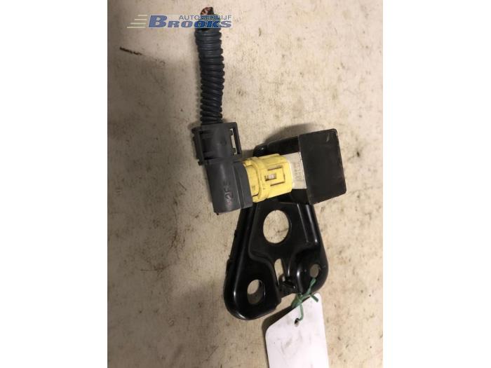 Gebrauchte Airbag Sensor Toyota Yaris (P1) 1.3 16V VVT-i Preis € 20,00 Margenregelung angeboten von Autobedrijf Brooks