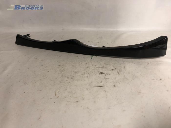 Używane Krawedz reflektora lewa BMW 3 serie (E46/4) 318i 16V Cena € 20,00 Procedura marży oferowane przez Autobedrijf Brooks