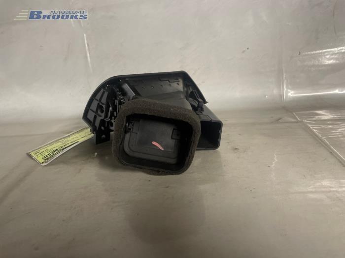 Rejilla de aire de salpicadero de un BMW 3 serie (E46/4) 318i 16V 2003