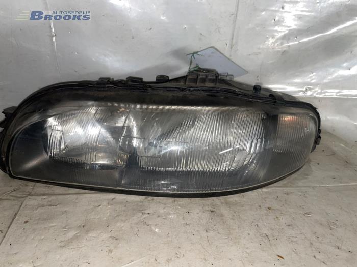 Używane Reflektor lewy Fiat Brava (182B) 1.6 16V Cena € 24,00 Procedura marży oferowane przez Autobedrijf Brooks