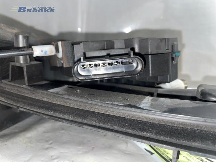 Serrure portière mécanique 4portes arrière droite d'un Ford Focus 3 Wagon 1.6 TDCi ECOnetic 2013