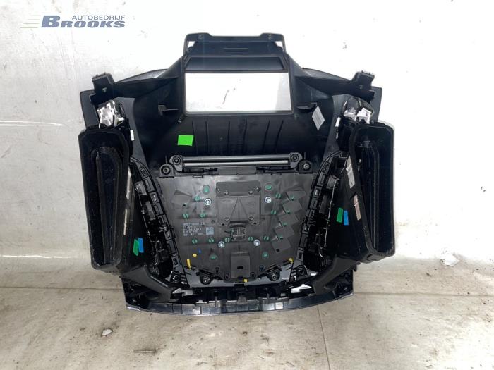 Radiobedienfeld van een Ford Focus 3 Wagon 1.6 TDCi ECOnetic 2013