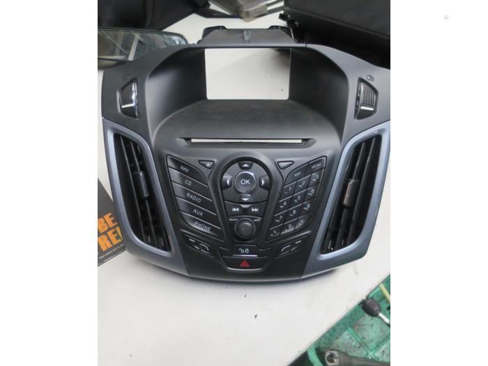 Radio control panel from a Ford Focus 3 Wagon 1.6 TDCi ECOnetic 2013