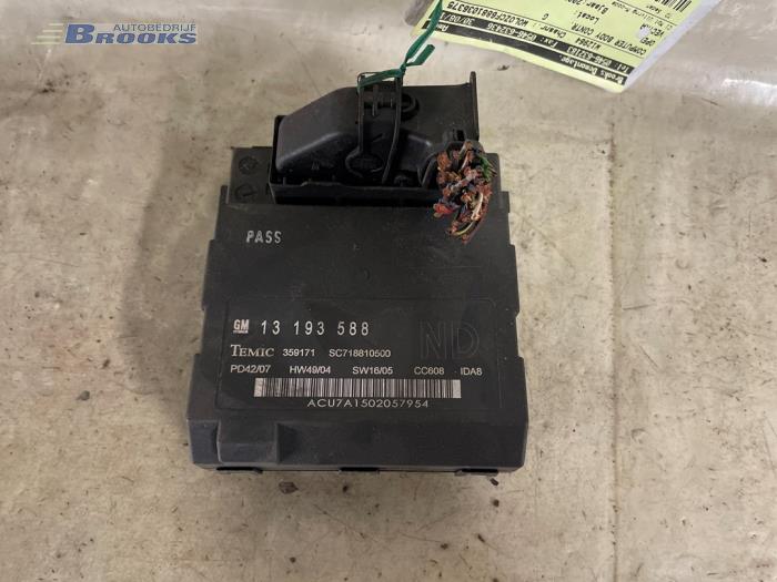 Used Body control computer Opel Vectra C GTS 1.9 CDTI 16V Price € 40,00 Margin scheme offered by Autobedrijf Brooks