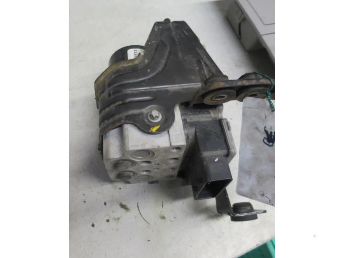 Begagnade ABS-pump Opel Vectra C GTS 1.9 CDTI 16V Pris € 92,00 Marginaltabell erbjuds av Autobedrijf Brooks
