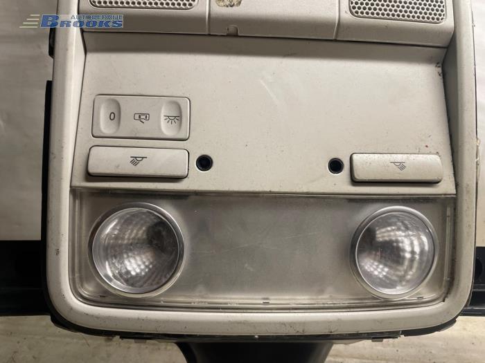 Eclairage intérieur avant d'un Volkswagen Golf VI Variant (AJ5/1KA) 1.6 TDI 16V 105 2010