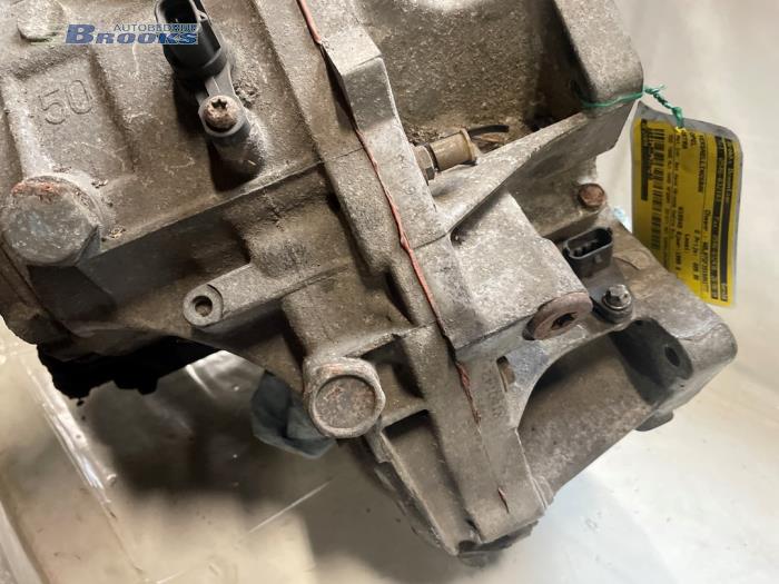 Getriebe van een Opel Astra G (F70) 2.0 DI 16V 1999