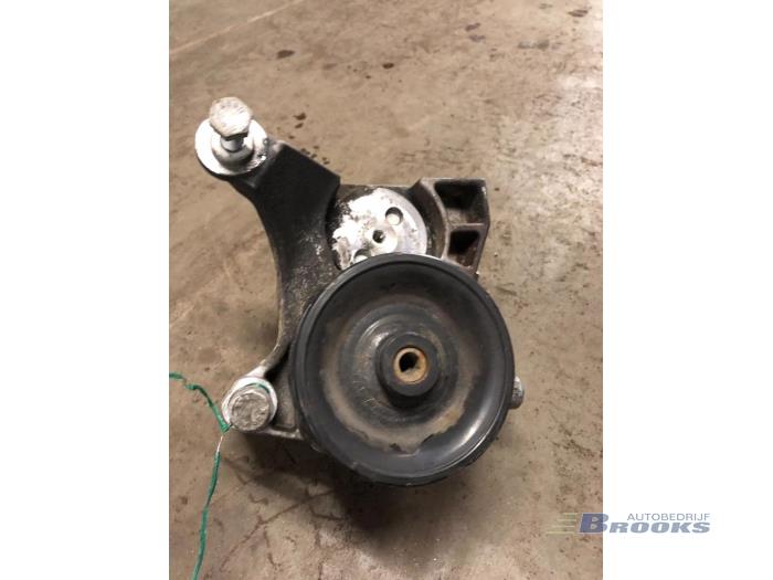 Usagé Pompe de direction Iveco New Daily V 29L13, 29L13D, 35C13D, 40C13D Prix € 125,00 Règlement à la marge proposé par Autobedrijf Brooks