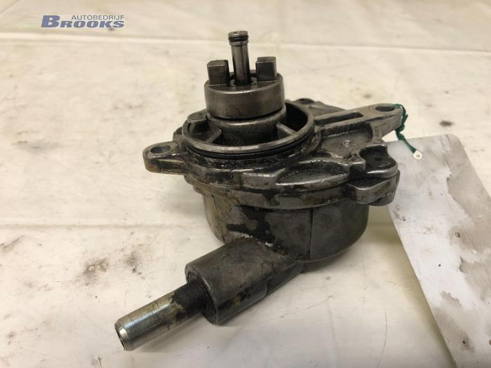 Usagé Pompe à vide (diesel) Mercedes E (W211) 3.0 E-280 CDI V6 24V Prix € 30,00 Règlement à la marge proposé par Autobedrijf Brooks