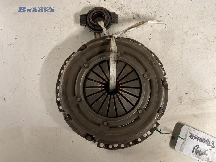 Usagé Kit embrayage (complet) Volkswagen Polo III (6N2) 1.0 Prix € 15,00 Règlement à la marge proposé par Autobedrijf Brooks