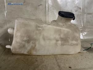 Used Front windscreen washer reservoir Renault Clio II (BB/CB) 1.2 16V Price € 10,00 Margin scheme offered by Autobedrijf Brooks