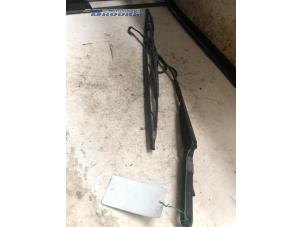 Used Front wiper arm Iveco New Daily V 29L13, 29L13D, 35C13D, 40C13D Price € 20,00 Margin scheme offered by Autobedrijf Brooks