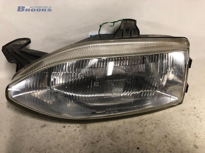 Używane Reflektor lewy Fiat Palio Weekend (178D) 1.6 16V Cena € 10,00 Procedura marży oferowane przez Autobedrijf Brooks