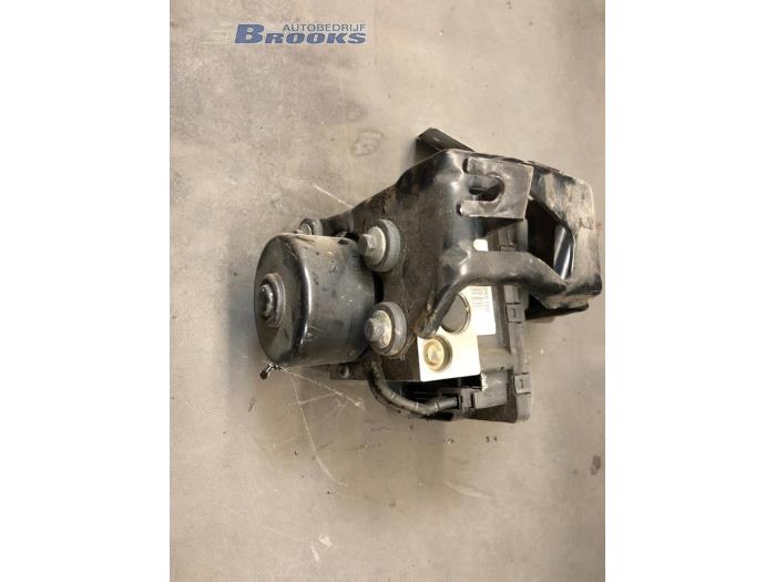 Używane Pompa ABS Volkswagen Golf IV (1J1) 1.9 TDI Cena € 25,00 Procedura marży oferowane przez Autobedrijf Brooks