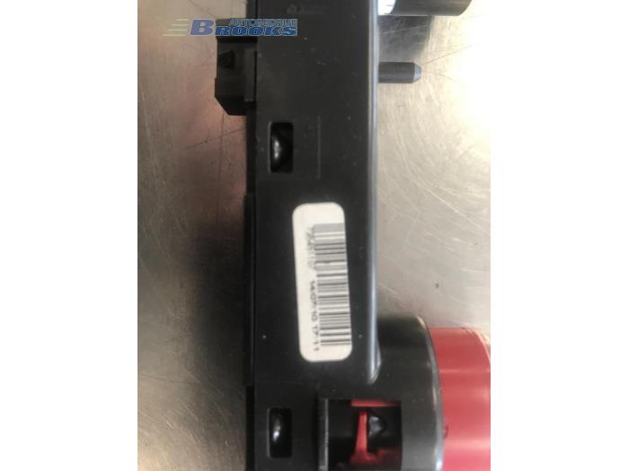 Panic lighting switch from a Fiat 500 (312) 1.2 69 2011