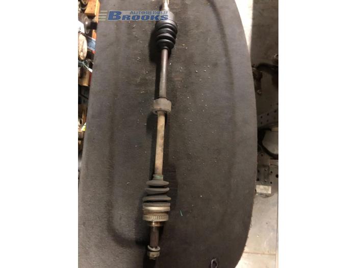 Front drive shaft, right from a Suzuki Wagon-R+ (SR) 1.0 16V 1998
