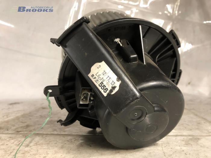 Heating and ventilation fan motor from a Mercedes-Benz Sprinter 3,5t (906.63) 313 CDI 16V 2014