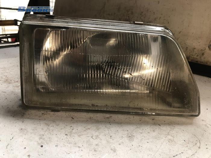 Używane Reflektor prawy Fiat Cinquecento 0.9 i.e. S Cena € 20,00 Procedura marży oferowane przez Autobedrijf Brooks