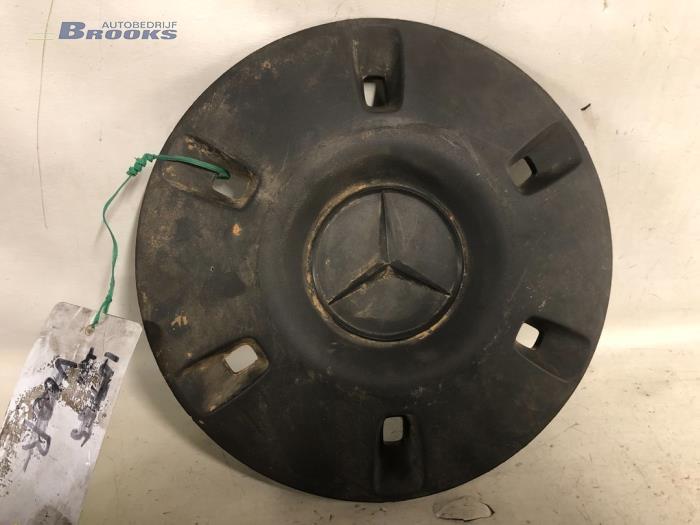 Używane Kolpak Mercedes Sprinter 3,5t (906.63) 313 CDI 16V Cena € 20,00 Procedura marży oferowane przez Autobedrijf Brooks