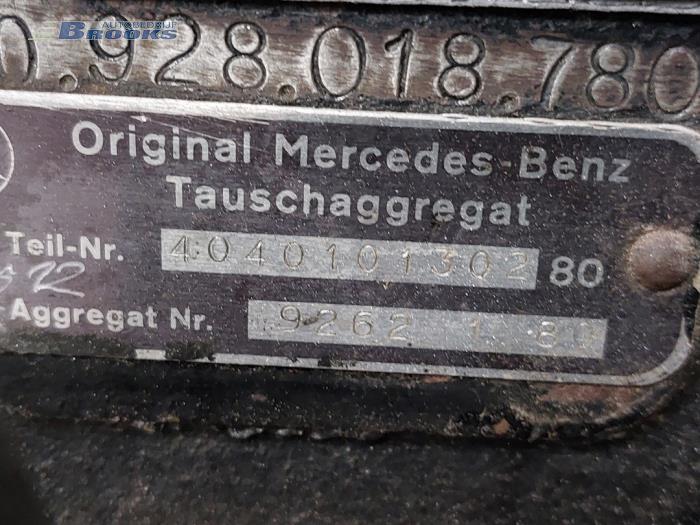 Moteur d'un Mercedes-Benz /8 (W115) 250 2.8 1969