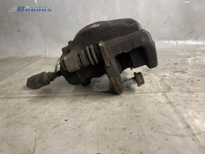 Rear brake calliper, left from a BMW 1 serie (E87/87N) 118i 16V 2005
