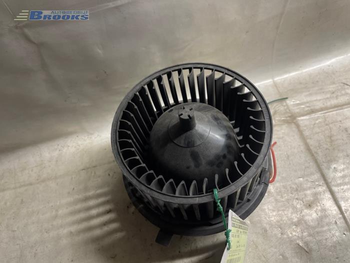 Heating and ventilation fan motor from a Volkswagen Polo III (6N1) 1.6i 75 1995