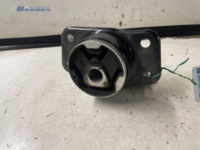 Gearbox mount from a Mitsubishi Colt (Z2/Z3) 1.1 12V 2007
