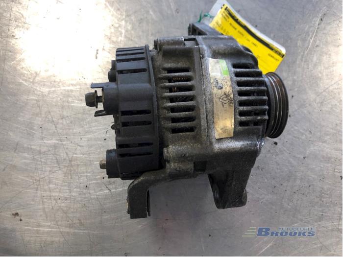 Gebrauchte Dynamo Renault Megane Scénic (JA) 1.6 RT Preis € 15,00 Margenregelung angeboten von Autobedrijf Brooks